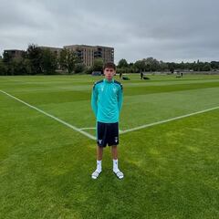 Es chileno, tiene 16 años y estuvo en un club de la Premier: “Mi sueño es jugar el Mundial con la Roja”