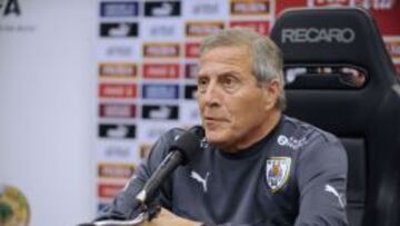 Tab&aacute;rez, seleccionador de Uruguay.