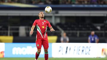 ARLINGTON, TEXAS - JUNE 18: Liam Van Gelderen #3 of Suriname controls the ball during the Group Stage - Group A match between Suriname and Mexico as part of the 2025 CONCACAF Gold Cup at AT&T Stadium on June 18, 2025 in Arlington, Texas. Omar Vega/Getty Images/AFP (Photo by Omar Vega / GETTY IMAGES NORTH AMERICA / Getty Images via AFP)