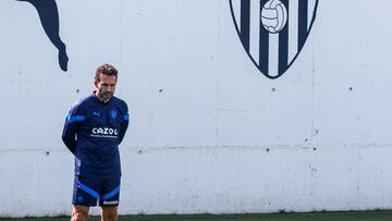 ENTRENAMIENTO DEL VALENCIA CF - RUBEN BARAJA