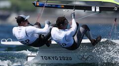 Diego Botin y Iago Lopez Marra, durante un entrenamiento previo a las regatas de la clase 49er en los Juegos de Tokio.