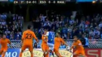 Imagen de la jugada protestada por la Real Sociedad.