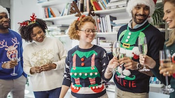 Este 20 de diciembre se celebra el National Ugly Sweater Day. ¿Por qué se festeja? Te explicamos cuándo empezó la tradición.