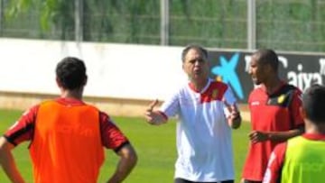 <b>INTENSIDAD. </b>Caparrós, dando instrucciones en una sesión.