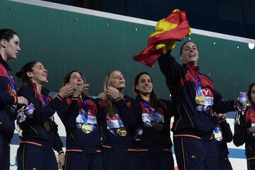 El equipo español celebra la medalla de oro. 