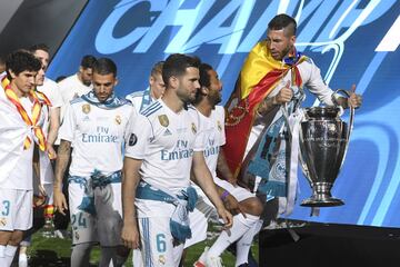 La fiesta continuó en el Bernabéu.