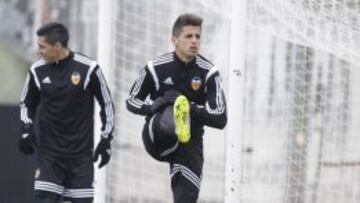El Valencia negociará para rebajar el precio de Cancelo