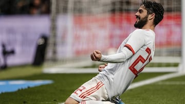 El centrocampista del Real Madrid, Isco Alarc&oacute;n, tras marcar con Espa&ntilde;a.