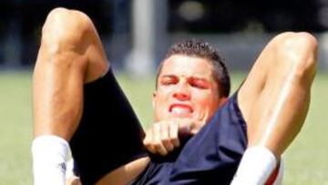 <b>ALARMA. </b>Cristiano Ronaldo trabajó ayer con una muslera.