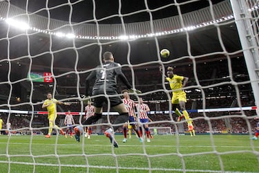 Gol anulado a Mbaye. Arzamendia saca una falta y la defensa rojiblanca deja en claro fuera de juego al defensa senegalés.