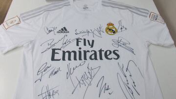 Camiseta del &#039;Coraz&oacute;n Classic Match 2016&#039; firmada por las leyendas del Real Madrid.