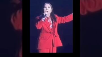 Ana Gabriel es abucheada en concierto en Los Angeles por defender al INE