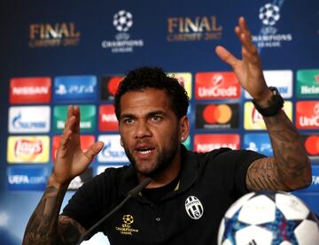 Dani Alves.