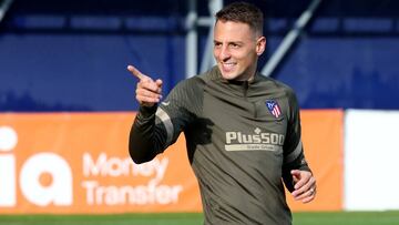 Santiago Arias, en un entrenamiento del Atlético.