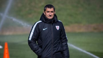 Ernesto Valverde, durante un entrenamiento del Athletic.
