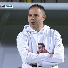 El emotivo gesto del DT de Patriotas a Jhon Mario en la final