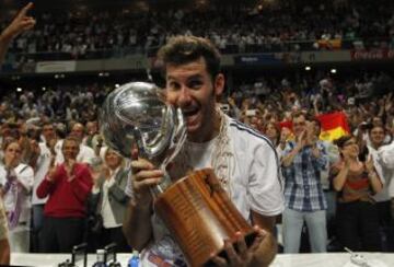 Rudy Fernández con el título de Liga de 2013.