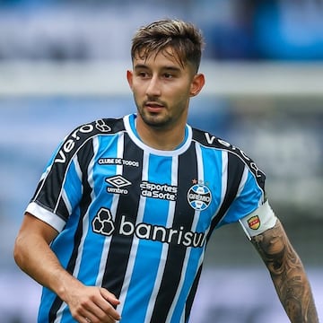 Mathías Villasanti vistiendo la camiseta de Gremio