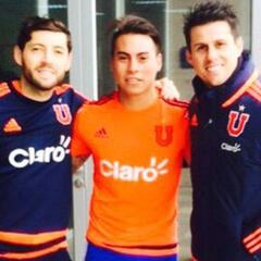 Eduardo Vargas entrena con la U mientras se define su futuro