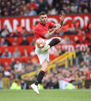 MANCHESTER, ENGLAND - MAY 26: David Beckham of Manchester United in action during the Manchester United '99 Legends v FC Bayern Legends at Old Trafford on May 26, 2019 in Manchester, England. (Photo by Nathan Stirk/Getty Images)