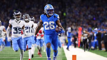 The Kansas City Chiefs remain undefeated while a couple of teams in the top spots from last week fall, leaving second place open for the Detroit Lions.