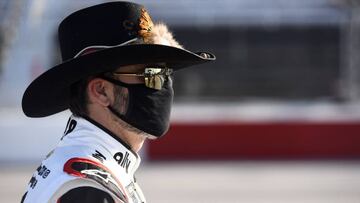 DARLINGTON, SOUTH CAROLINA - SEPTEMBER 06: Jimmie Johnson, driver of the #48 Ally Throwback Chevrolet, waits on the grid prior to the NASCAR Cup Series Cook Out Southern 500 at Darlington Raceway on September 06, 2020 in Darlington, South Carolina.   Jare