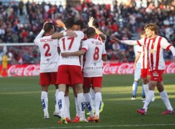 Los jugadores del Almería celebran el gol marcado por su compañero Edgar Méndez, durante el partido correspondiente a la vigésimo primera jornada de Liga de Primera División.
