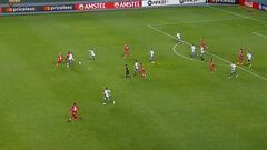 Vio adelantado al arquero de Ñublense y pateó desde 60 metros: ojo a esta definición