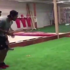 "A lo Matigol": Pajarito Valdés imita el tiro libre de Fernández