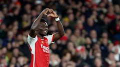 Bukayo Saka, jugador del Arsenal, celebra un gol.