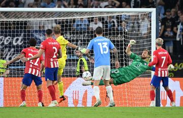 El balón entró en la red ante la mirada estupefacta de los defensores del Atlético y de un Jan Oblak que no pudo hacer mucho.