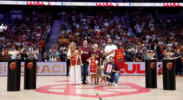 Sergio LLull es el 15º jugador con más internacionalidades con España con 173 partidos y siete medallas: tres oros europeos (2009, 2011 y 2015) y uno mundial (2019); la plata olímpica de Londres 2012; y los bronces de Río 2016 y del Eurobasket 2013.