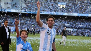 Despedida de Diego Milito  jugando con sus amigos  en el Estadio Juan Domingo Peron 