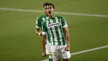 Mandi, ante el Real Madrid.