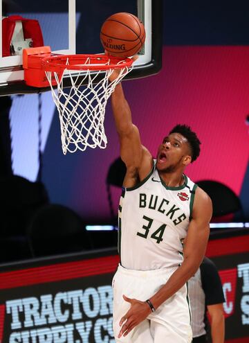 Filathlitikos B.C. (2011-2013) y Milwaukee Bucks (2013-actualidad).