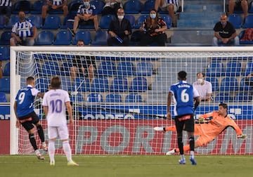 Joselu acercó al Alavés. 1-3 de penalti.