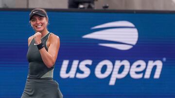 Paula Badosa celebra su victoria contra Yafan Wang en el US Open.
