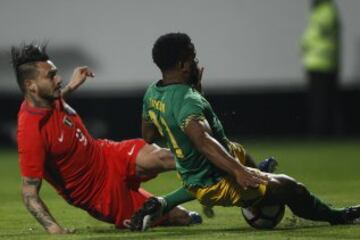 Futbol, Chile v Jamaica.
Partido amistoso 2016.
El jugador de la seleccion chilena Mauricio Pinilla, izquierda, disputa el balon con Jermaine Taylor de Jamaica durante el partido amistoso en el estadio Sausalito de ViÃ±a del Mar, Chile.
27/05/2016
Marcelo Hernandez/Photosport**********

Football, Chile v Jamaica.
Chile's player Mauricio Pinilla, left, battles for the ball against Jermaine Taylor of Jamaica during the friendly football match held at the Sausalito stadium in Vina del Mar, Chile.
27/05/2016
Marcelo Hernandez/Photosport*