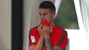 Bild: James discute con director deportivo del Bayern Múnich