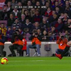 Posible falta previa de Suárez en el penalti de Gorka Iraizoz