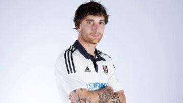 Fernando Amorebieta, jugador del Fulham cedido al Middlesbrough, vuelve al equipo londinense  para el resto de la temporada.