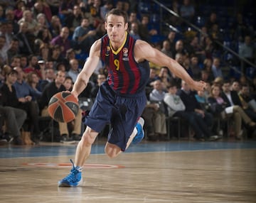 Salvo un a?o en Italia (Virtus de Bolonia) y dos en la NBA (Los Angeles Lakers), el base brasile?o ha pasado toda su carrera en Espa?a. Lleg¨® al Joventut en 2004 y all¨ª pudo aprender de un maestro (Elmer Bennett) y de un prodigio (Ricky Rubio). En la Penya jug¨® tres temporadas en las que gan¨® la FIBA Eurocup. Txus Vidorreta, su t¨¦cnico ahora en el Iberostar Tenerife, sac¨® lo mejor de ¨¦l en el Iurbentia Bilbao (2007-08). De Italia lleg¨® al Baskonia, donde levant¨® la Liga del 2010. En 2011 hizo un camino que han recorrido muchos otros jugadores: de Vitoria a Barcelona (2011-2015) antes de marcharse a la NBA. Con el equipo azulgrana conquist¨® la Supercopa de 2011 y las Ligas de 2012 y 2014. En 2017 regres¨® a la Liga espa?ola y al Baskonia, donde ha pasado las dos ¨²ltimas temporadas antes de reencontrarse con Vidorreta en el Iberostar esta temporada. Este curso promedia 13,1 puntos y 8,1 asistencias y ha montado una gran sociedad con Shermadini.