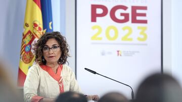 The Minister of Finance and Public Function, María Jesús Montero, gives a press conference after the Council of Ministers, at La Moncloa Palace, on October 4, 2022, in Madrid (Spain). The Government has approved this Tuesday the General State Budget Bill (PGE) for 2023, the most expansive of the Spanish democracy, with more than 198,000 million euros of spending ceiling, which incorporates the increase in the salary of civil servants, the updating of pensions with the CPI, more health spending and new aid to families and the unemployed.
04 OCTOBER 2022;MADRID;GOVERNMENT;DRAFT LAW;STATE GENERAL BUDGETS
Eduardo Parra / Europa Press
04/10/2022