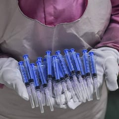 Qué es la mielitis transversa, la enfermedad que ha frenado la vacuna de Oxford y AstraZeneca