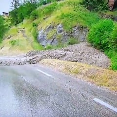 El momento del desprendimiento de tierra que obligó a suspender la etapa