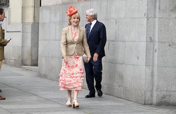 Esperanza Aguirre. La que fuera presidenta de la Comunidad de Msdrid acudió con  su marido, Fernando Ramírez de Haro y Valdés. El matrimonio llega a la parroquia del Sagrado Corazón y San Francisco de Borja para asistir al enlace matrimonial entre José Luis Martínez-Almeida y Teresa Urquijo Moreno.