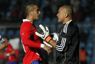 Llegó como figura a Colo Colo, no le fue bien y hoy vuelve a enfrentar las duras críticas