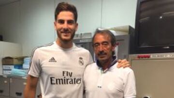 De blanco. Abad firm&oacute; ayer su contrato de cesi&oacute;n por dos a&ntilde;os.
 