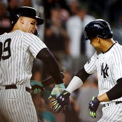 What are the projected season home run totals for Aaron Judge and Juan Soto?