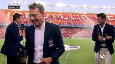 Los aspersores de Champions ducharon a Matas Prats